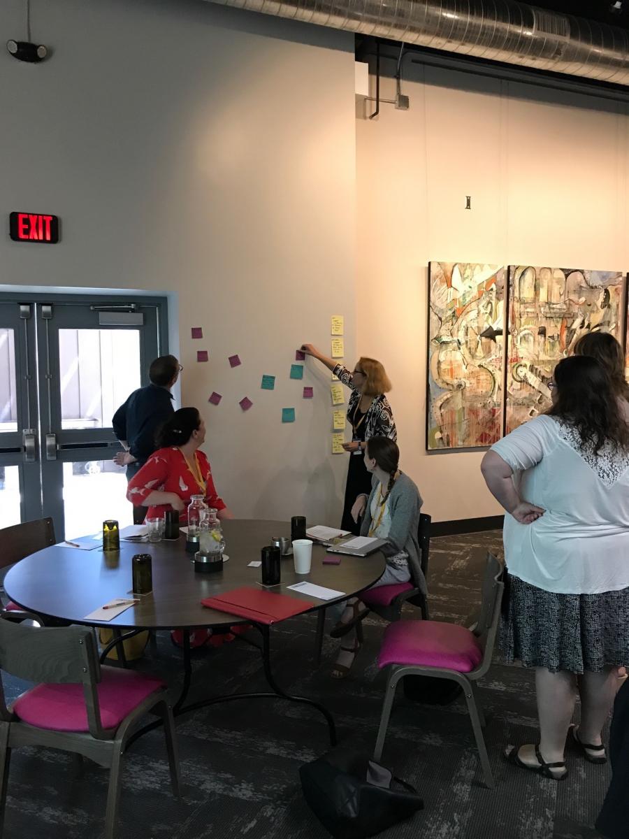 Maggie Debelius, Director of Faculty Initiatives at CNDLS and a Professor in Georgetown's English Department, leads a brainstorming exercise on the topic of advising.